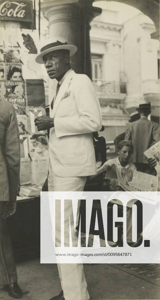 Citizen in Downtown Havana, Walker Evans (American, 1903 - 1975), 1933, Gelatin silver print, 22.2 x 11.7 cm (8 3 4 x 4 5 8 in.) Copyright Artokoloro LCD3_191706_06523