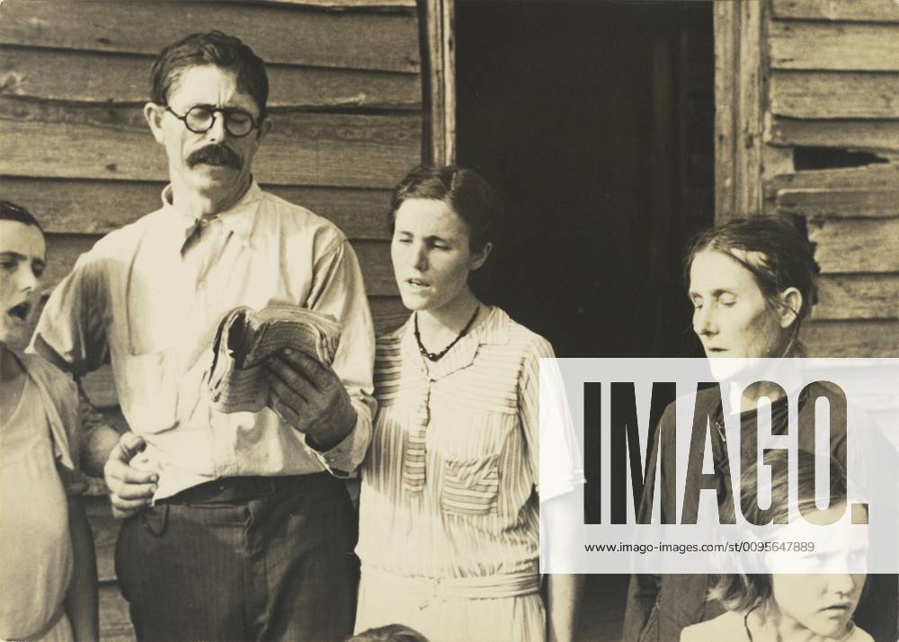 Alabama Tenant Farmer Family Singing Hymns The Tengle Family, Hale County, Alabama The Ricketts Family Singing Hymns, Walker Evans (American, 1903 - 1975), 1936, Gelatin silver print, 13.3 x 18.6 cm (5 1 4 x 7 5 16 in.) Copyright Artokoloro LCD3_191706_06537