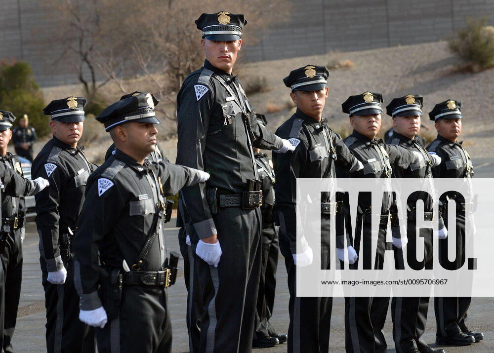 Bilder des Jahres 2019, News 12 Dezember December 13, 2019, Albuquerque, NM, USA: New Mexico State Police officer Timothy Smith is the tallest officer to date standing at 7ft in size 17 boots that had to be special ordered. The 95th graduation class of the NM State Police with 24 officers. Thursday, Dec. 12, 2019. Albuquerque USA - ZUMAab1_ 20191213_zaf_ab1_003