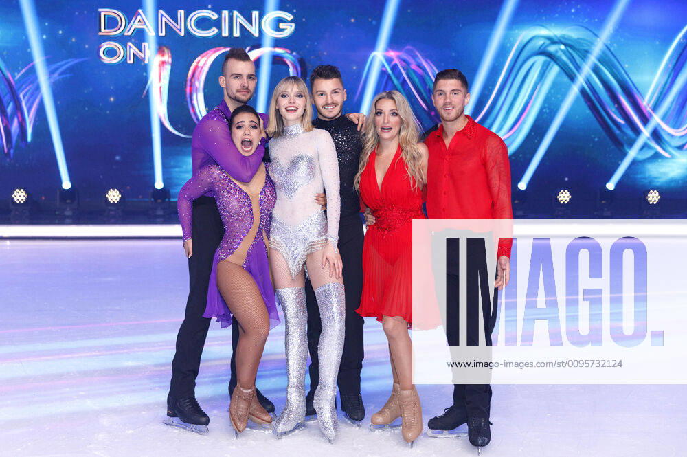 Bilder des Jahres 2019, Entertainment 12 Dezember Eric Stehfest, Amani Fancy, Lina Larissa Strahl, Joti Polizoakis, Ramona Elsner und Joey Heindle in der 6. Live-Sendung der zweiten Staffel der Sat.1 Show Dancing on Ice in den MMC Studios. Köln, 1312.2019