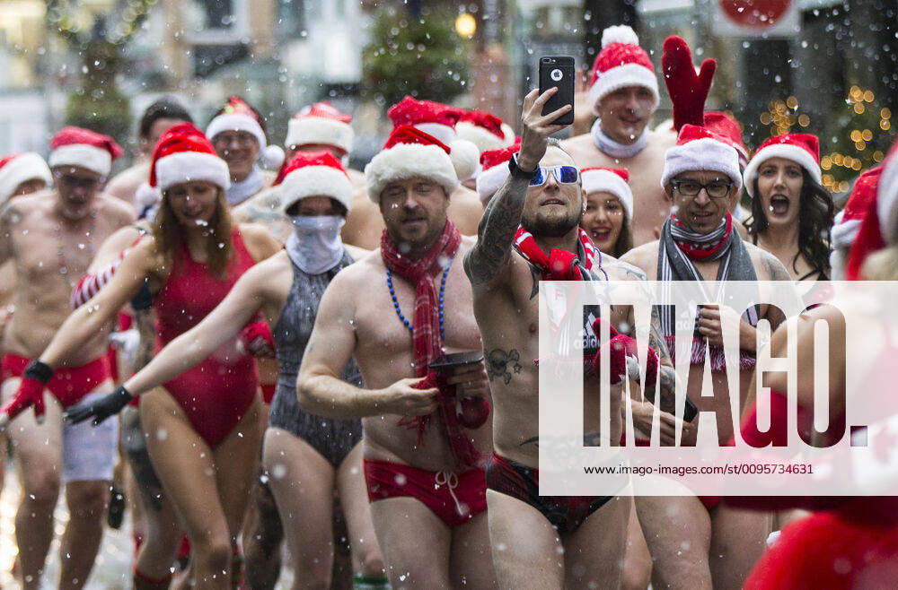 (191214) -- TORONTO, Dec. 14, 2019 -- A participant takes a selfie as he takes part in the 2019 Toronto Santa Speedo Run in Toronto, Canada, Dec. 14, 2019. Dozens of participants dressed in bathing suits and Santa Claus hats took part in this annual event on Saturday to raise money for sick kids. (Photo by Xinhua) CANADA-TORONTO-SANTA SPEEDO RUN ZouxZheng