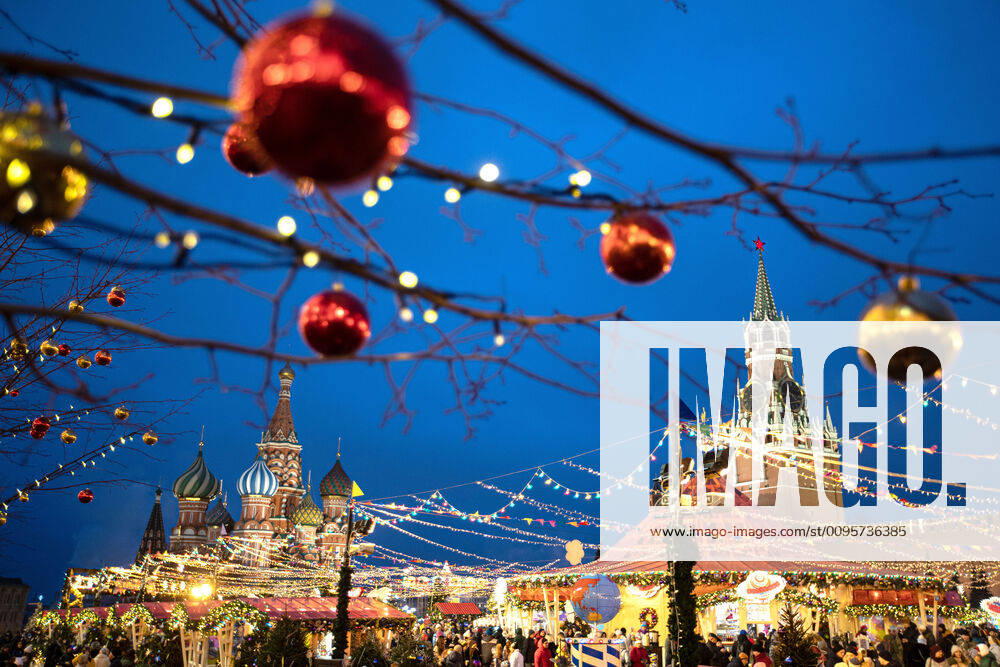 Bilder des Jahres 2019, News 12 Dezember MOSCOW, RUSSIA - DECEMBER 14, 2019: People in Red Square decorated for winter holidays. Stanislav Krasilnikov TASS TS0C75CA