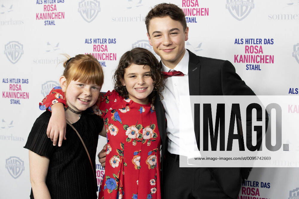 Hannah Kampichler, Riva Krymalowski und Marinus Hohmann bei der Premiere des Kinofilms Als Hitler das rosa Kaninchen stahl in der Astor Film Lounge im Arri. München