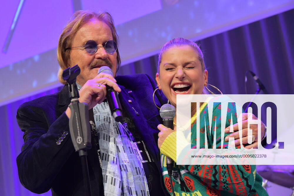 25 Jahre Frank Zander Weihnachtsfest FRank Zander, Jeanette Biedermann 25 Jahre Frank Zander Obdachlosen-Weihnachtsfeier fuer Obdachlose im Estrel Hotel in Berlin am 20.12.2019