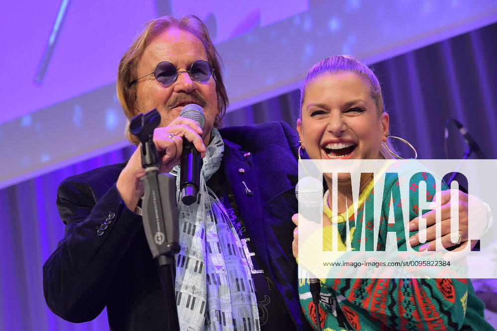 25 Jahre Frank Zander Weihnachtsfest FRank Zander, Jeanette Biedermann 25 Jahre Frank Zander Obdachlosen-Weihnachtsfeier fuer Obdachlose im Estrel Hotel in Berlin am 20.12.2019