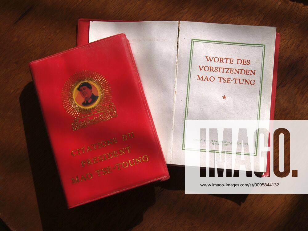 Mao Bibel Worte des Vorsitzenden Mao Tse-Tung Mao-Bibel Maobibel Buch rot Quotations from Chairman Mao Tse Tung Citations du Mao Zedong Zitate Zitatensammlung Personenkult Revolution chinesisch chinesische Ideologie Propaganda Kommunismus Marxismus Marxismus-Leninismus Maoismus Kulturrevolution Volksrepublik China kommunistisch marxistisch maoistisch lenistisch Ausgab von 1967 Hamburg Hamburg Deutschland Germany