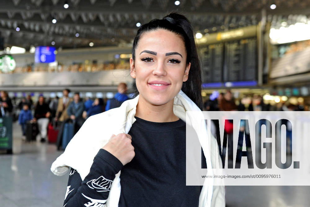 RTL - Dschungelcamp 2020. Elena Miras anläßlich der Abreise der Kandidaten der RTL - Sendung Ich bin ein Star - holt mich hier raus zum Dschungel-Camp 2020 am 06.01.2020 auf dem Flughafen Frankfurt Main. 20200106MWI14112