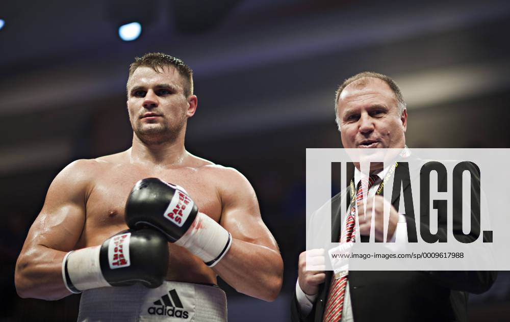 Sieger Denis Boytsov (RUS), Promoter Waldemar Kluch (UBP) 28. Januar 2012 Universum Box Promotion (UBP) Boxen im Elysee Grand Hotel Hamburg Â