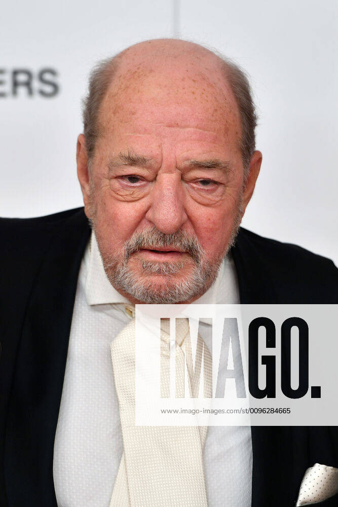 Ralph SIEGEL (Komponist), Einzelbild,angeschnittenes Einzelmotiv,Portraet,Portrait,Porträt 47.Deutscher Filmball-Roter Teppich,Red Carpet,am 18.01.2020. H o t e l B a y e r i s c h e r H o f, M u e n c h e n.