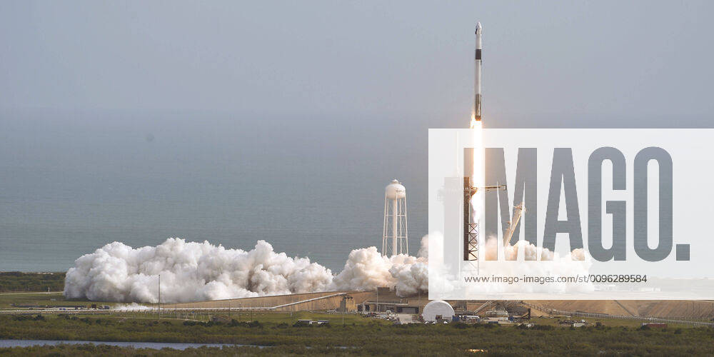 A SpaceX Falcon 9 rocket boosts the Crew Dragon spacecraft for NASA on a Launch Abort Test at 10:30 AM from Complex 39A at the Kennedy Space Center, Florida on Sunday, January 19, 2020. SpaceX conducted the test as a final measure to assure safety for future crewed missions to the International Space Station. KSP20200119008 JOExMARINOx-CANTRELL