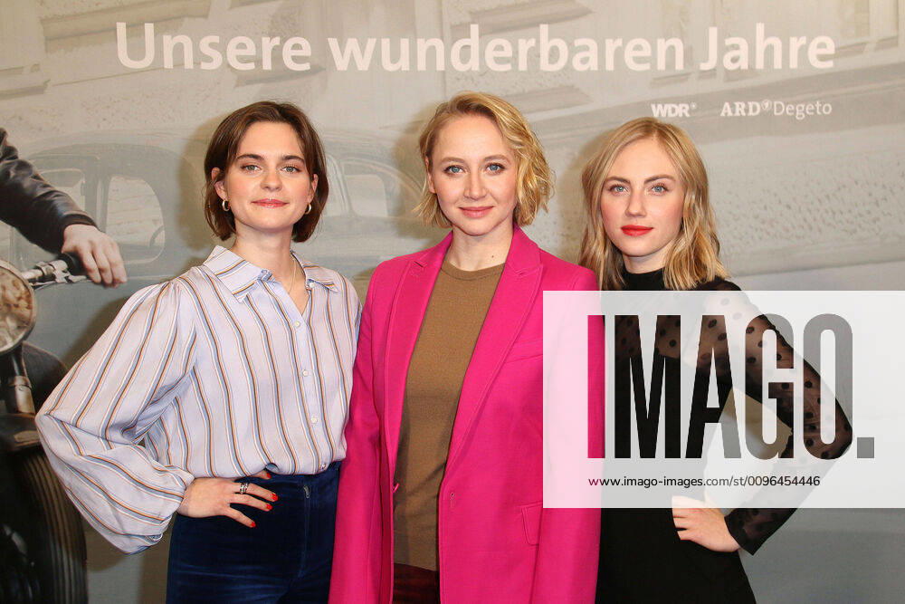 Vanessa Loibl, Anna Maria MuÌˆhe und Elisa Schlott, die Schauspielerinnen beim Fototermin zum ARD Das Erste Dreiteiler Unsere wunderbaren Jahre am 27.01.2020 in Hamburg. Die Ausstrahlung ist am 18.03., 21.03 und 25.03.2020, jeweils um 20:15 Uhr in Das Erste Fototermin zum ARD Dreiteiler Unsere wunderbaren Jahre (Das Erste) in Hamburg