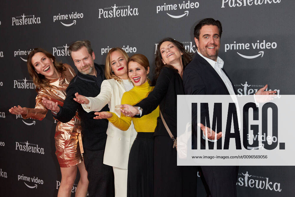 Bettina Lamprecht, Matthias Matschke, Sonsee Neu, Christina do Rego, Sabine Vitua und Bastian Pastewka - Premiere der zehnten und finalen Staffel des Amazon Originals PASTEWKA im Zoo Palast Berlin am 30.01.2020. Premiere Pastewka
