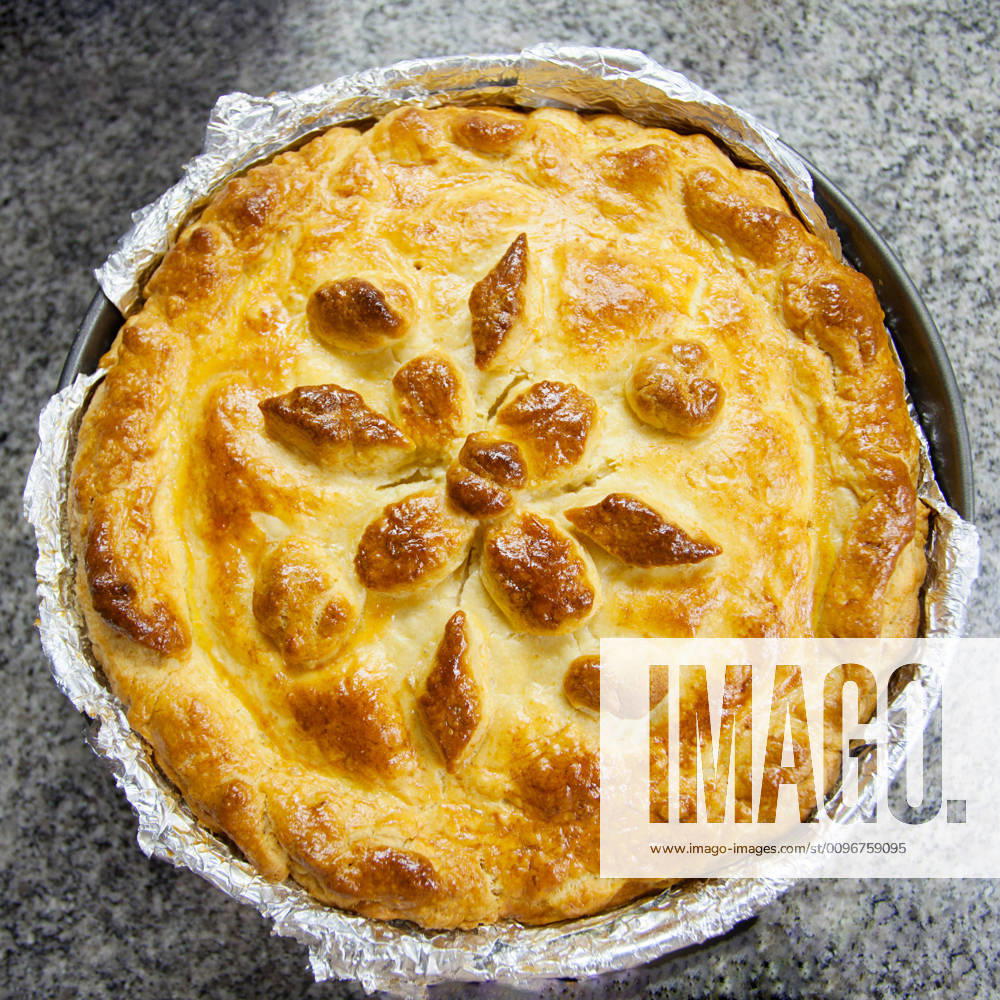 IMAGO Creative, Food, Pot Pie meat pie with beautiful patterns meat pie with beautiful patterns