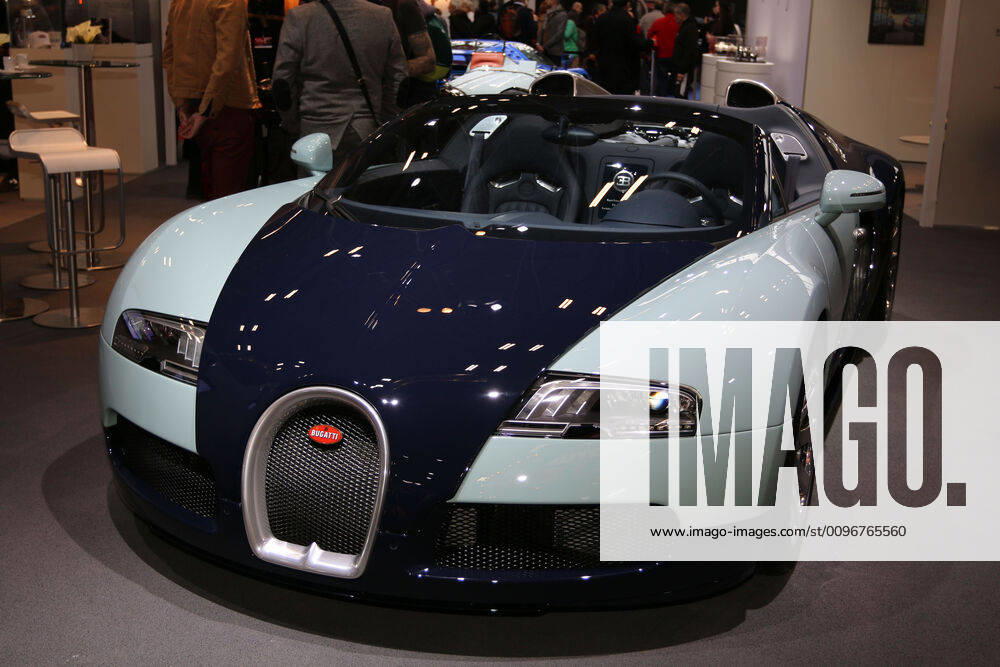 Bugatti Veyron 16.4 Grand Sport L Edition Type 35 (Cabrio, Baujahr 2015, Supersportwagen), 45. Salon Retromobile (05. - 09.02.2020), Oldtimer Oldtimermesse klassische Autos Autoausstellung, Messe PARIS Expo - Parc des Expositions - Porte de Versailles, ViParis, Paris (Frankreich)