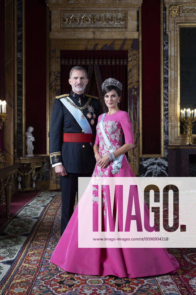 König Felipe VI. von Spanien und Königin Letizia von Spanien beim offiziellen Fototermin der spanischen Königsfamilie. Madrid