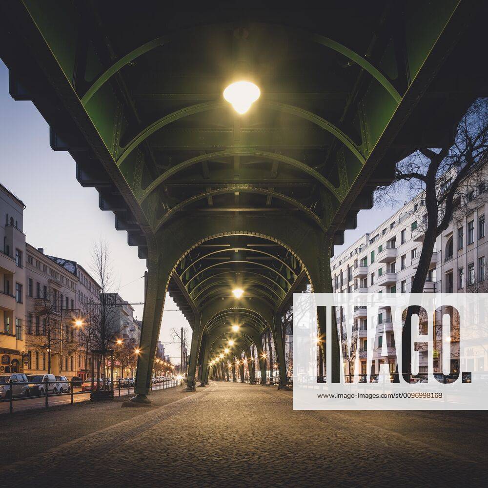 IMAGO Creative: Architektur in Berlin Schönhauser Allee, Prenzlauer Berg, Berlin, Deutschland, Europa