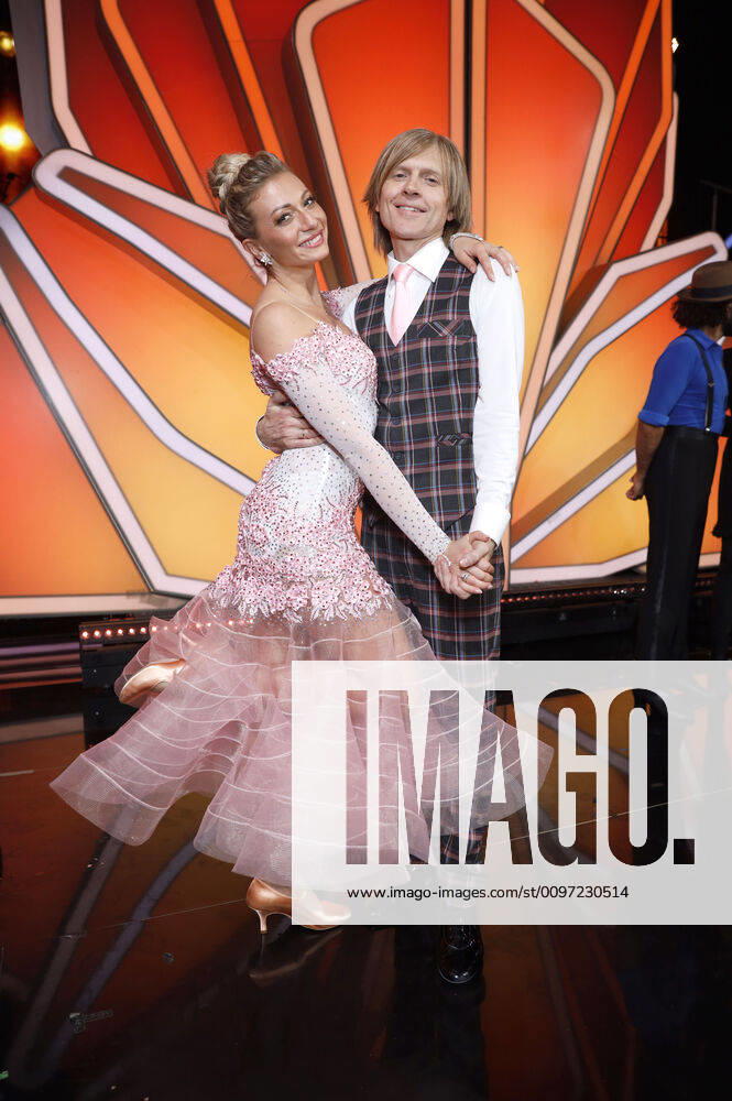 John Kelly mit Regina Luca bei der Kennenlern-Show der 13. Staffel der RTL-Tanzshow Let s Dance im MMC Coloneum. Köln
