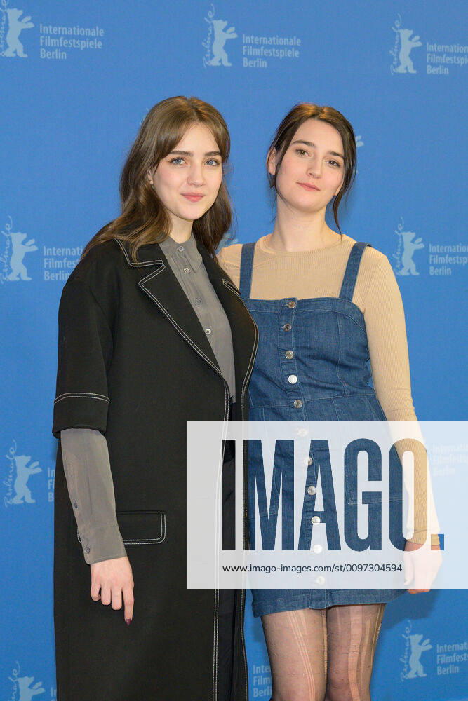 Berlin GER, Berlin, 25.02.2020, 70. Berlinale, Berlin - rarley sometimes always v.l. Talia Ryder - Schauspielerin, Sidney Flanigan - Schauspielerin, 25.02.2020, Photocall - never rarley sometimes always, Berlin,