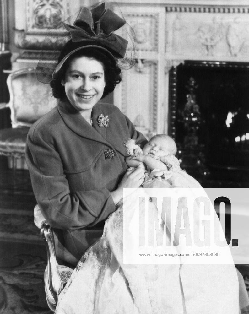 British Royal Family. Princess (and future Queen) Elizabeth of England and future Prince of Wales Prince Charles, after his christening, Buckingham Palace, London, England, 1948. Courtesy Everett Collection PUBLICATIONXNOTxINxCANxCHNxFRAxITAxJPNxNORxPOLxRUSxESPxUKxUSA