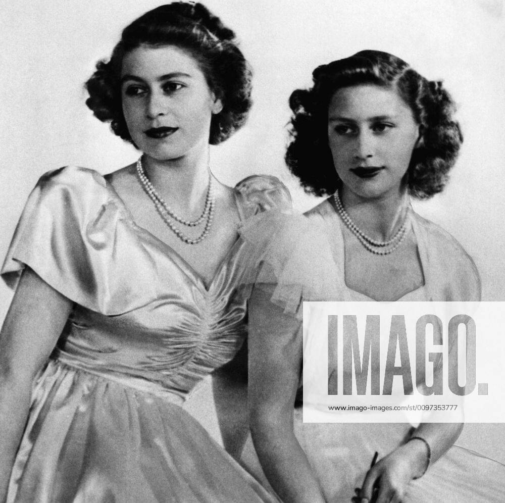 British Royal Family. Future Queen of England Princess Elizabeth and future Countess of Snowdon Princess Margaret, circa late 1940s Courtesy Everett Collection PUBLICATIONXNOTxINxCANxCHNxFRAxITAxJPNxNORxPOLxRUSxESPxUKxUSA
