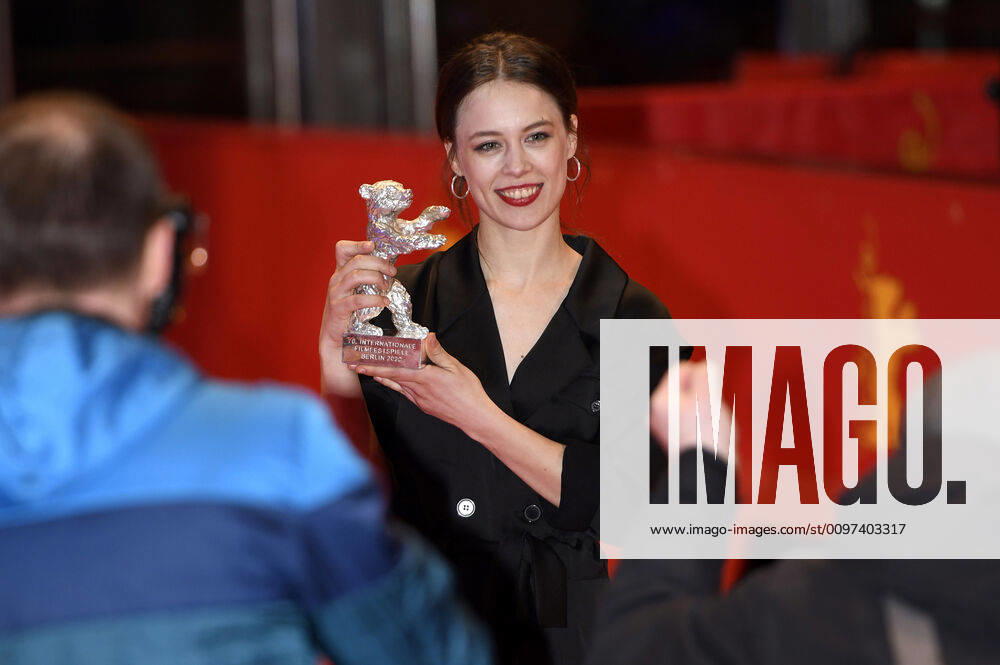 Paula Beer bei der Closing Ceremony mit Preisverleihung auf der Berlinale 2020 70. Internationale Filmfestspiele Berlin im Berlinale Palast. Berlin