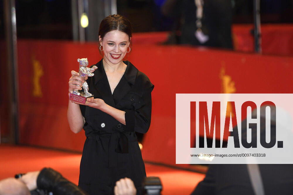 Paula Beer bei der Closing Ceremony mit Preisverleihung auf der Berlinale 2020 70. Internationale Filmfestspiele Berlin im Berlinale Palast. Berlin