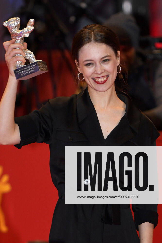 Paula Beer bei der Closing Ceremony mit Preisverleihung auf der Berlinale 2020 70. Internationale Filmfestspiele Berlin im Berlinale Palast. Berlin