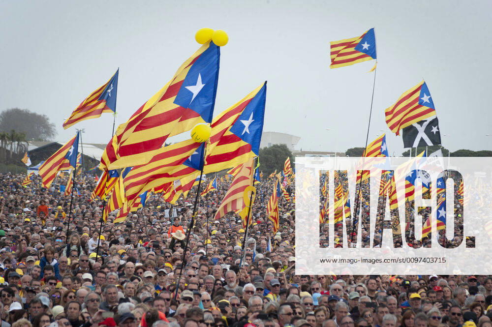 KW09 The Catalan independence leader, Carles Puigdemont, held a meeting today in the city of Perpignan. Prohibited from territory in Spain, the leader and MEP, exiled in Brussels, had not come as close to his country since his flight. The meeting which was supposed to bring together between 70 and 100,000 people brought together, according to the organizers, around 200,000 people. NicolasxLandemardx Pictorium LePictorium_0225241