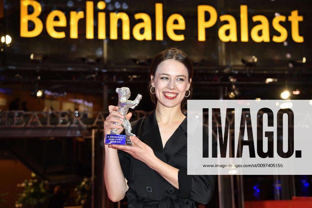 Paula Beer bei der Closing Ceremony mit Preisverleihung auf der Berlinale 2020 70. Internationale Filmfestspiele Berlin im Berlinale Palast. Berlin