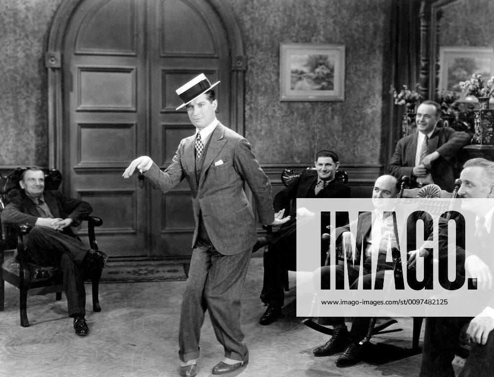 THE BIG POND, Maurice Chevalier (center), 1930 Courtesy Everett Collection PUBLICATIONXNOTxINxCANxCHNxFRAxITAxJPNxNORxPOLxRUSxESPxUKxUSA