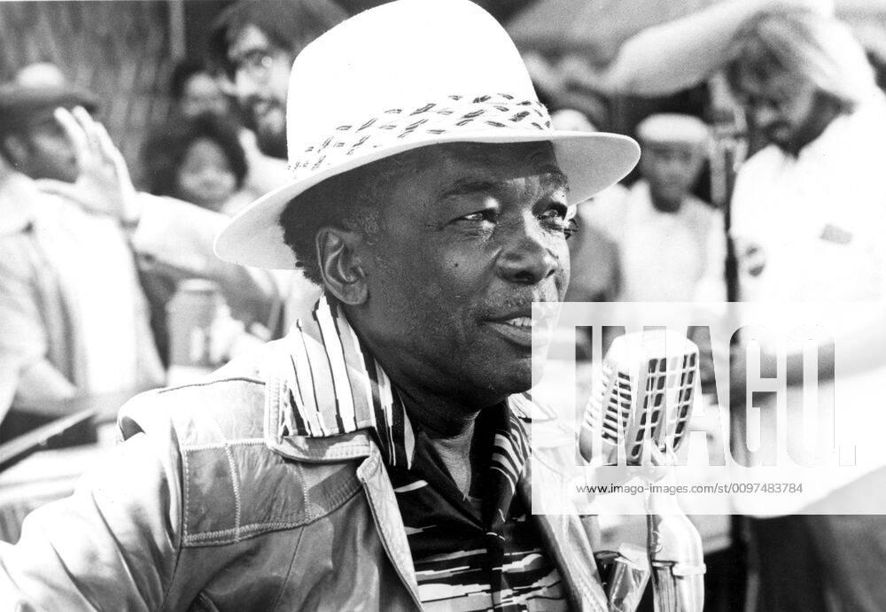 BLUES BROTHERS, John Lee Hooker, with director Jon Landis behind him, 1980 Courtesy Everett Collection PUBLICATIONXNOTxINxCANxCHNxFRAxITAxJPNxNORxPOLxRUSxESPxUKxUSA