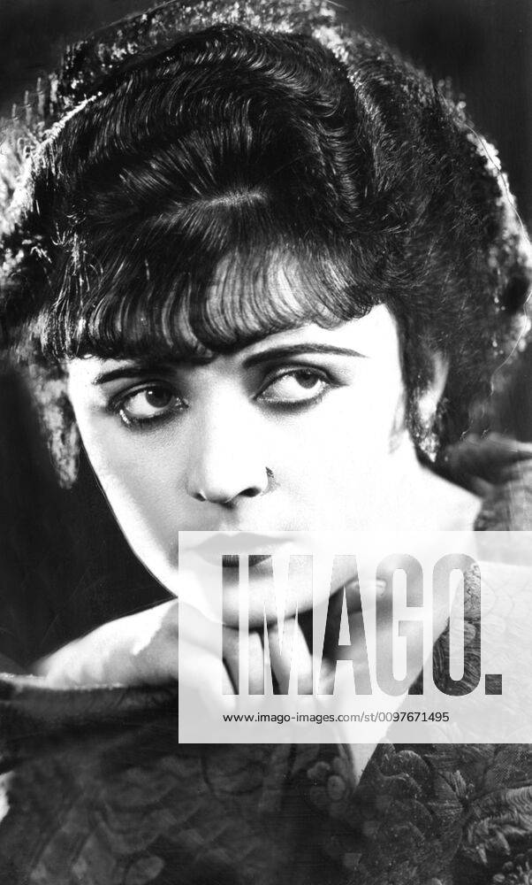 MONTMARTRE, aka DIE FLAMME , Pola Negri, 1923 Courtesy Everett Collection PUBLICATIONXNOTxINxCANxCHNxFRAxITAxJPNxNORxPOLxRUSxESPxUKxUSA