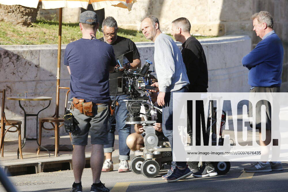 8 March 2020 (Malaga) The filming of the film Operation Mincemeat in Malaga, in photos. The environment of the Paseo del Parque has become this Sunday the setting for the shooting of Operation Mincemeat, John Maddens film starring Colin Firth and Rachel Weisz about a true story of spies that influenced the outcome of the Second World War and in which the Franco government was involved.Without the presence of the protagonists, the set was filled with extras characterized in consonance 1943 while the Town Hall remained the seat of the same Francoist Government, with the preconstitutional flag in its facade. - ZUMAc161 20200308_zap_c161_055