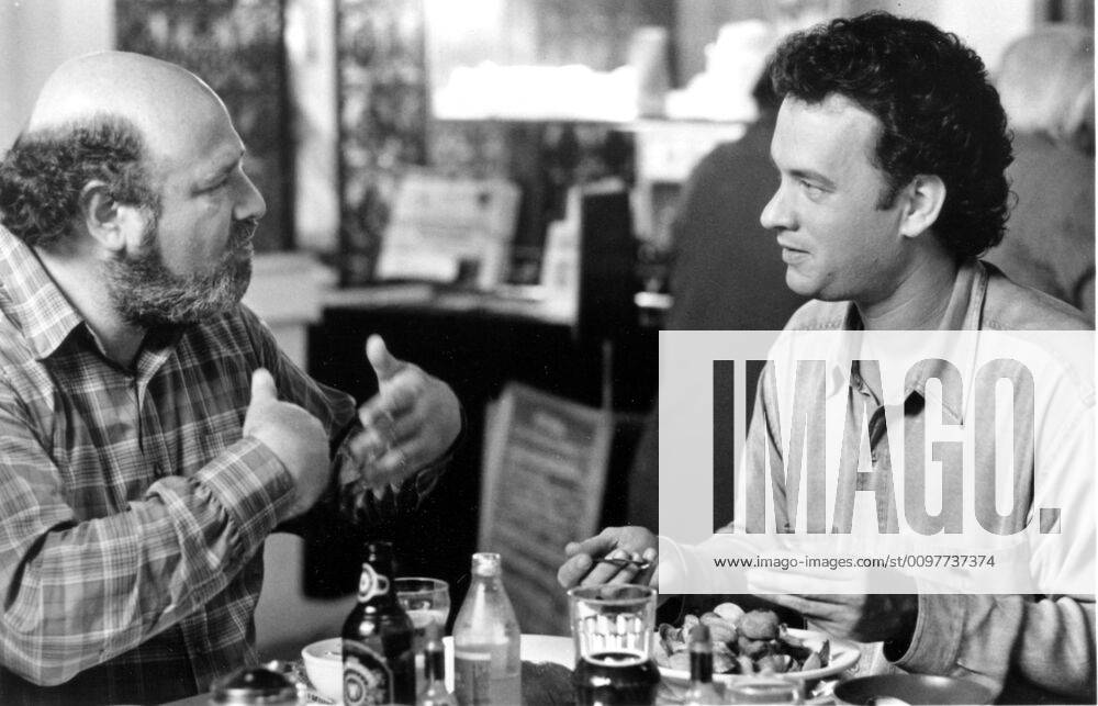 SLEEPLESS IN SEATTLE, from left, director Rob Reiner, Tom Hanks, on-set, 1993, TriStar Pictures Courtesy Everett Collection TriStar Pictures Courtesy Everett Collection !ACHTUNG AUFNAHMEDATUM GESCHÄTZT! PUBLICATIONXNOTxINxCANxCHNxFRAxITAxJPNxNORxPOLxRUSxESPxUKxUSA