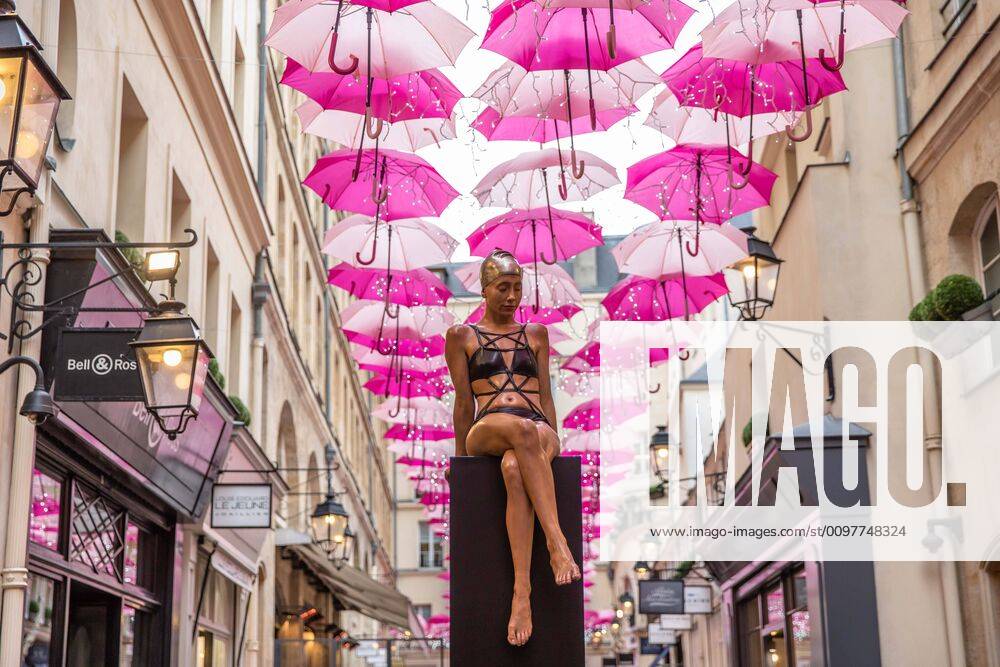 The Royal Village presents the works of US artist Carole A. Feuerman in Paris, France