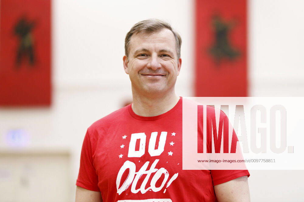 Martin Klempnow alias Dennis aus Hürth beim Training für die RTL-Tanzshow Let s Dance in der TTC Rot-Gold. Köln