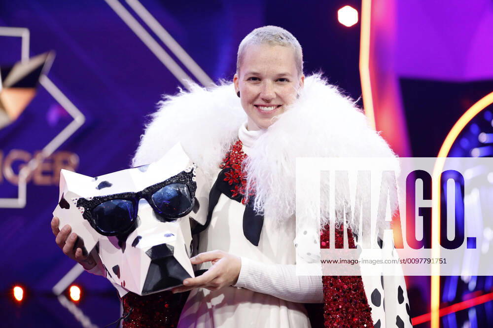 Bilder des Jahres 2020, Entertainment 03 März Entertainment Themen der Woche KW11 Stefanie Heinzmann als Dalmatiner in der 1. Live Show der 2. Staffel The Masked Singer 2020 in den MMC Studios Köln-Ossendorf. Köln