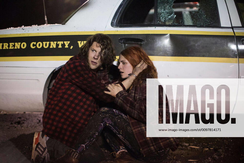 AMERICAN ULTRA, from left: Jesse Eisenberg, Kristen Stewart, 2015. ph: Alan Markfield Lionsgate courtesy Everett Collection Lions Gate Courtesy Everett Collection !ACHTUNG AUFNAHMEDATUM GESCHÃ„TZT! PUBLICATIONXNOTxINxCANxCHNxFRAxITAxJPNxNORxPOLxRUSxESPxUKxUSA