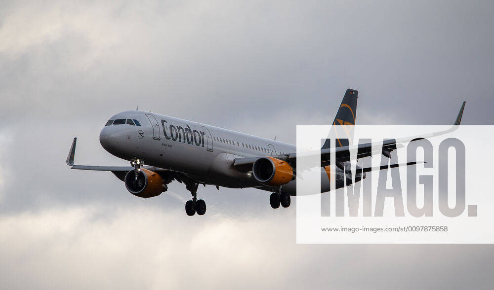 Deutschland - Frankfurt am Main - 12.03.2020 Wegen Coronavirus bleiben in Frankfurt die Passagiere weg - Condor im Anflug Wirtschaft Wegen Coronavirus bleiben in Frankfurt die Passagiere weg