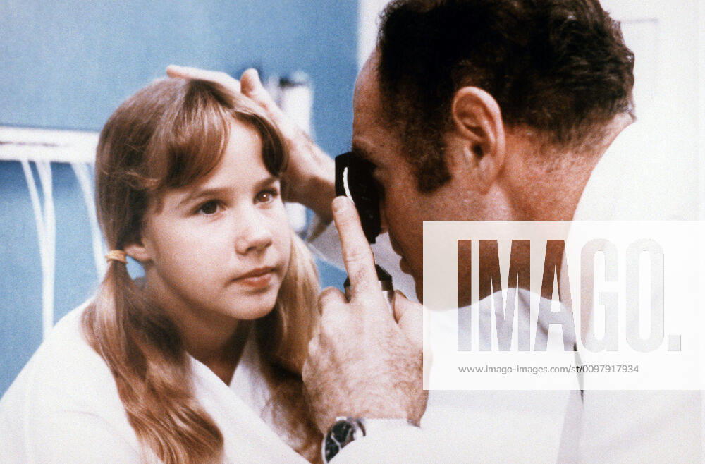 THE EXORCIST, Linda Blair, Barton Heyman, 1973 Courtesy Everett Collection !ACHTUNG AUFNAHMEDATUM GESCHÄTZT! PUBLICATIONXNOTxINxCANxCHNxFRAxITAxJPNxNORxPOLxRUSxESPxUKxUSA
