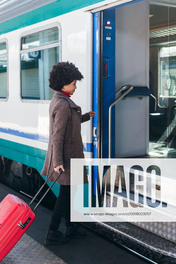 Tourist woman going for vacation trip on train Venice, Veneto, Italy ,model released, Symbolfoto CR_ANPR200207-230850-01