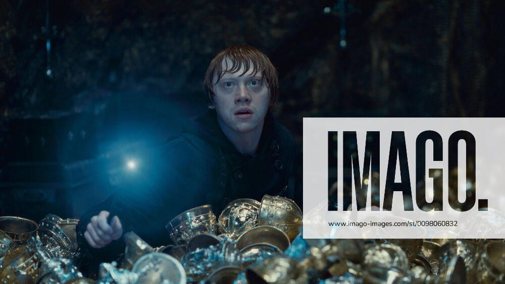 HARRY POTTER AND THE DEATHLY HALLOWS: PART 2, Rupert Grint, 2011. 2011 Warner Bros. Ent. Harry Potter publishing rights J.K.R. Harry Potter characters, names and related indicia are trademarks of and Warner Bros. Ent. All rights reserved. Courtesy Everett Collection Warner Bros Courtesy Everett Collection !ACHTUNG AUFNAHMEDATUM GESCHÄTZT! PUBLICATIONXNOTxINxCANxCHNxFRAxITAxJPNxNORxPOLxRUSxESPxUKxUSA