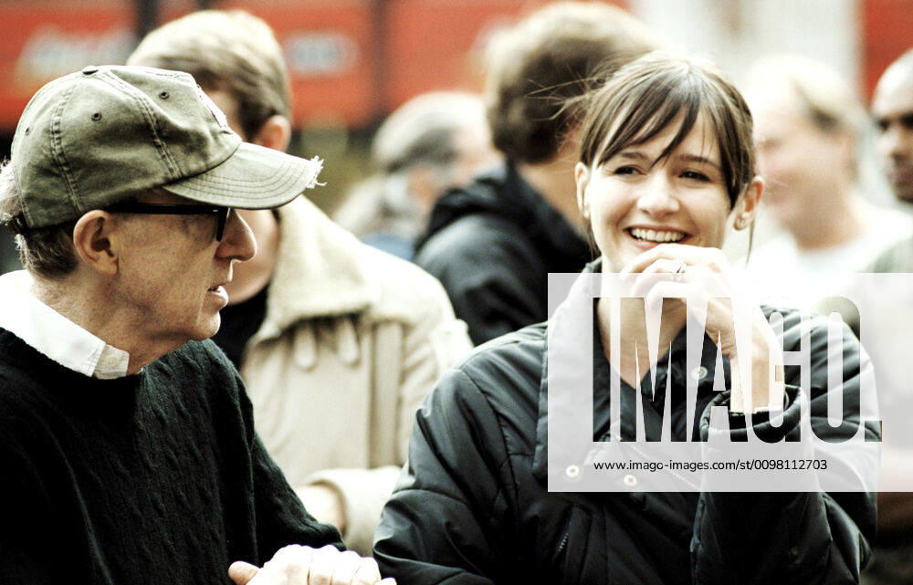 MATCH POINT, Woody Allen, Emily Mortimer, on set, 2005, (c) DreamWorks courtesy Everett Collection DreamWorks Courtesy Everett Collection !ACHTUNG AUFNAHMEDATUM GESCHÄTZT! PUBLICATIONXNOTxINxCANxCHNxFRAxITAxJPNxNORxPOLxRUSxESPxUKxUSA