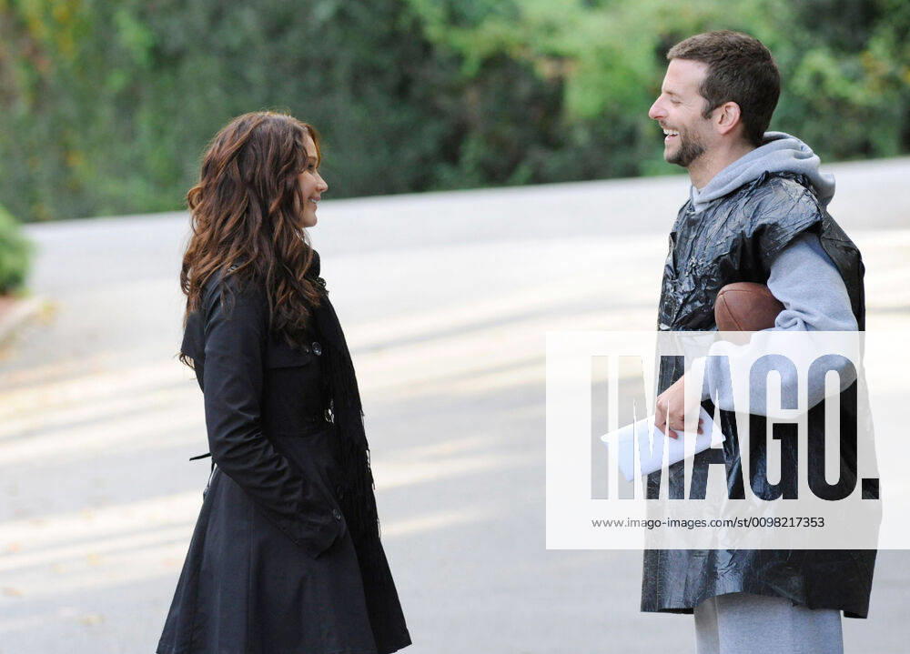 SILVER LININGS PLAYBOOK, l-r: Jennifer Lawrence, Bradley Cooper, 2012, ph: JoJo Whilden Weinstein Company courtesy Everett Collection Weinstein Company Courtesy Everett Collection !ACHTUNG AUFNAHMEDATUM GESCHÃ„TZT! PUBLICATIONXNOTxINxCANxCHNxFRAxITAxJPNxNORxPOLxRUSxESPxUKxUSA