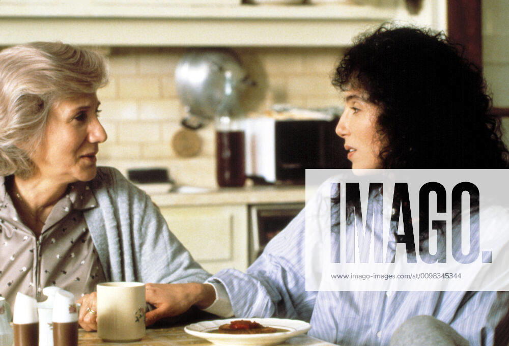 OSCARS. Beste Nebendarstellerin. Preisträgerinnen 1981-1990 MOONSTRUCK, Olympia Dukakis, Cher, 1987, MGM Courtesy: Everett Collection MGM Courtesy Everett Collection !ACHTUNG AUFNAHMEDATUM GESCHÄTZT! PUBLICATIONXNOTxINxCANxCHNxFRAxITAxJPNxNORxPOLxRUSxESPxUKxUSA