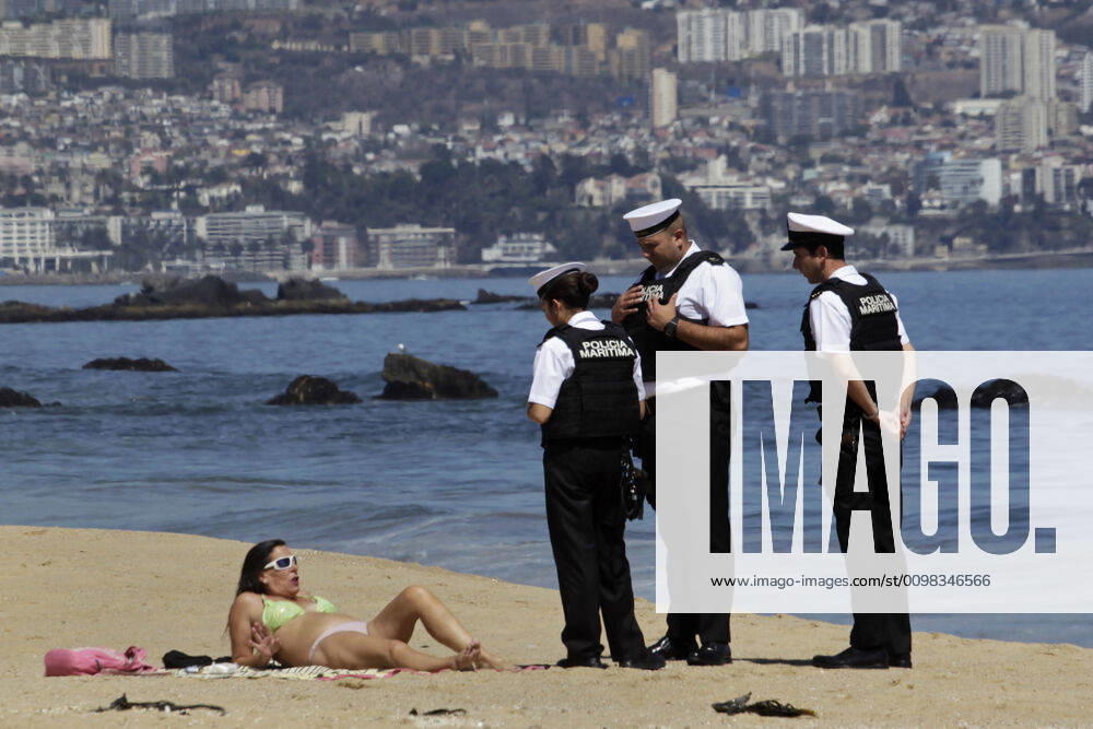 Navy personnel make preventive rounds during coronavirus health emergency at Renaca beach Sebastian Cisternas Aton Chile, Valparaiso Chile Aton 406532