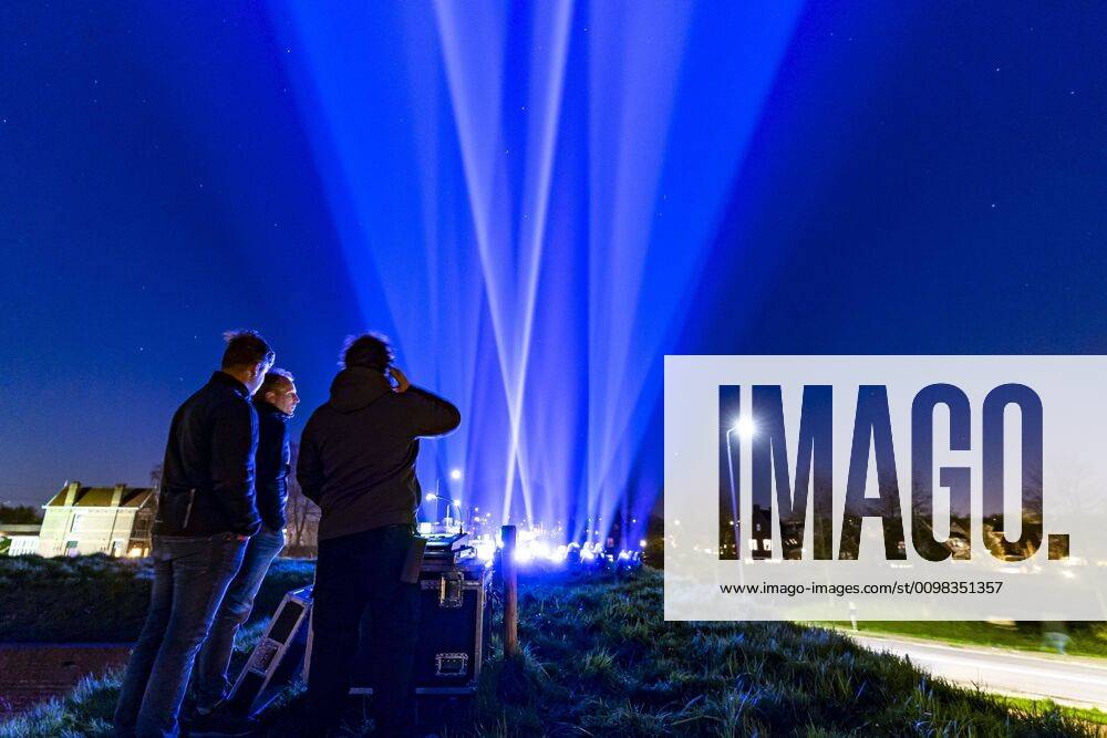 RAAMSDONKSVEER, , 22-03-2020, dutchnews, , Light the Sky for corona Light the Sky for corona x7562133x