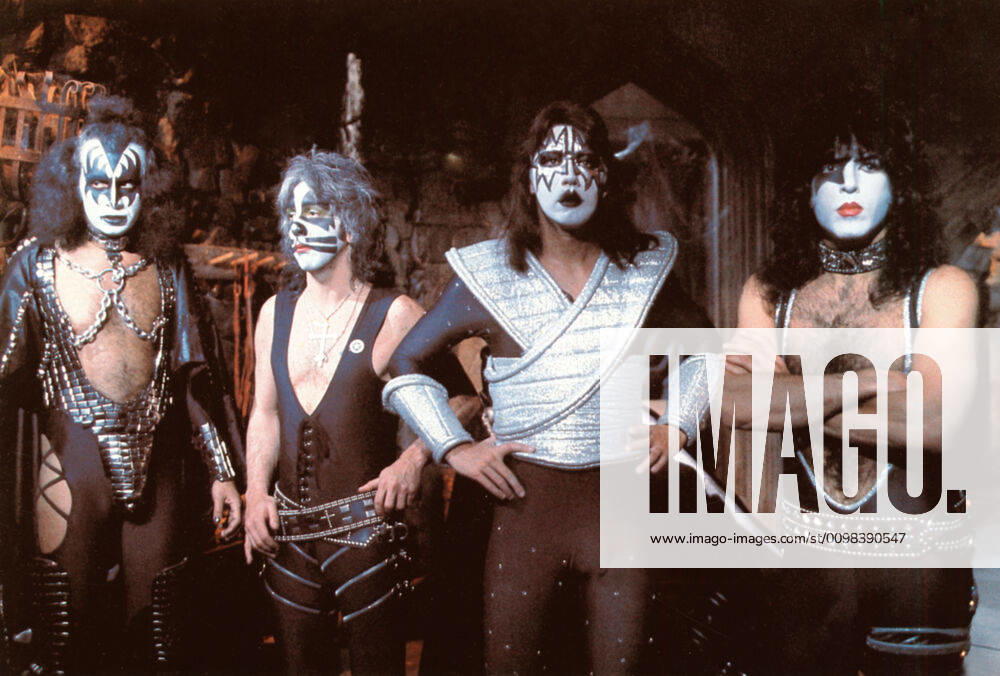 KISS MEETS THE PHANTOM OF THE PARK (aka KISS IN ATTACK OF THE PHANTOMS), (l-r): Gene Simmons, Peter Criss, Ace Frehley, Paul Stanley, 1978 Courtesy Everett Collection !ACHTUNG AUFNAHMEDATUM GESCHÃ„TZT! PUBLICATIONXNOTxINxCANxCHNxFRAxITAxJPNxNORxPOLxRUSxESPxUKxUSA