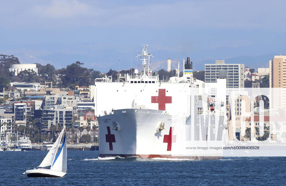 San Diego-based Navy hospital ship USNS Mercy leaves San Diego Bay on its way to Los Angeles where it will provide overflow support for non-coronavirus patients amid the area s surge of coronavirus patients. San Diego USA - ZUMAga3_ 20200323_zap_ga3_003