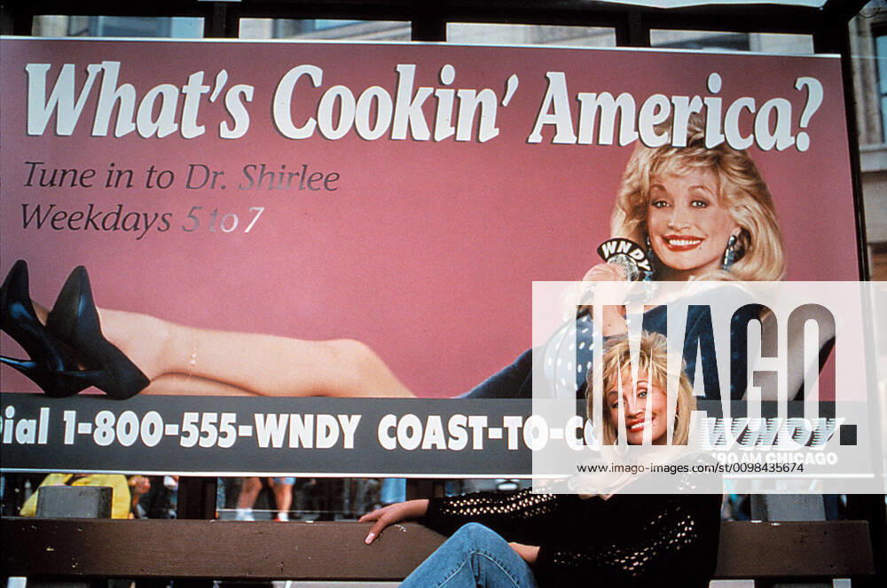 STRAIGHT TALK, Dolly Parton, 1992 Walt Disney Co. Courtesy Everett Collection !ACHTUNG AUFNAHMEDATUM GESCHÄTZT! PUBLICATIONXNOTxINxCANxCHNxFRAxITAxJPNxNORxPOLxRUSxESPxUKxUSA